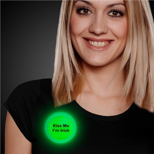 Kiss Me I'm Irish Green Glow Badge